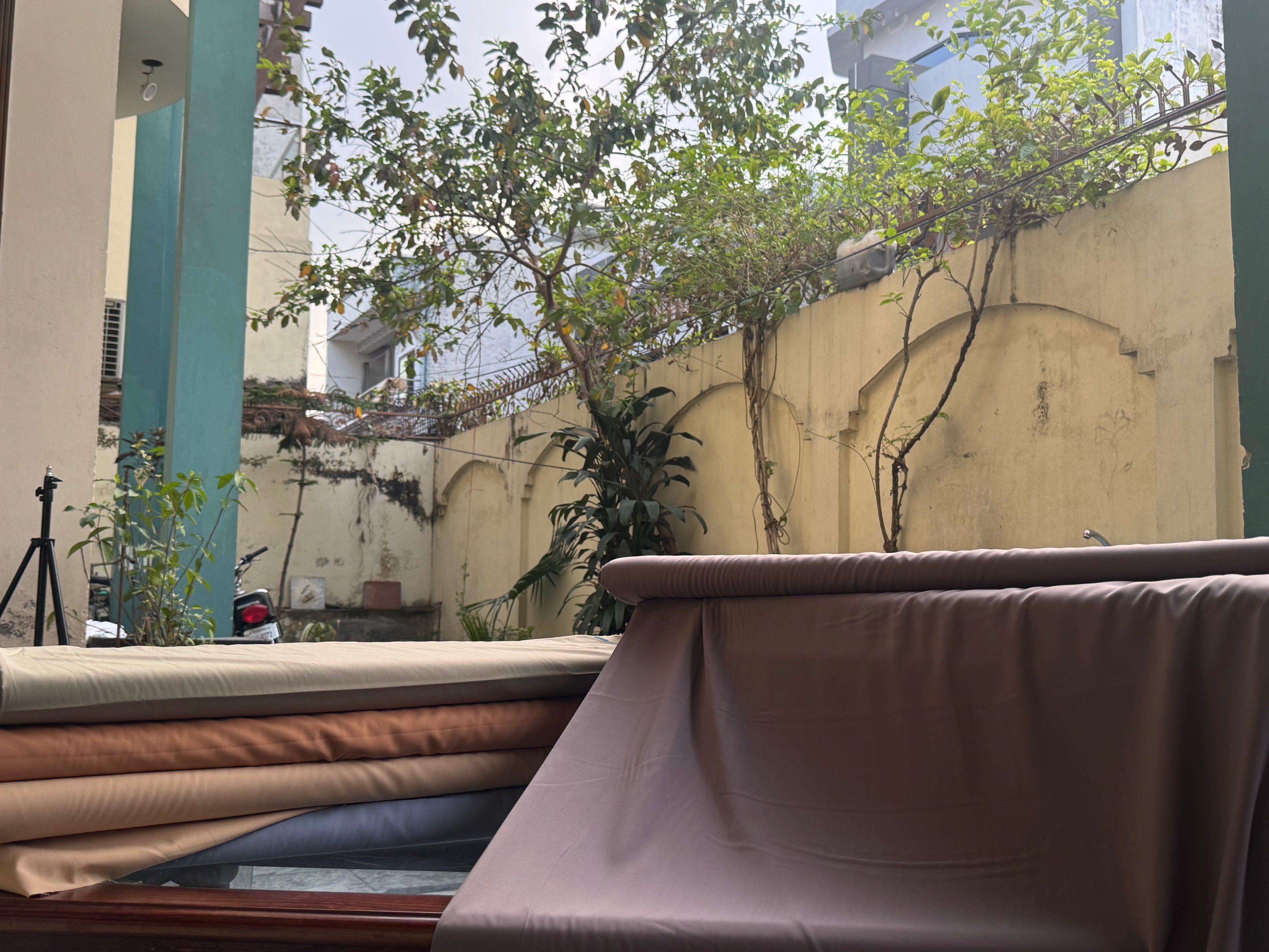 Grace Gold Makhan Wash & Wear – Premium Men’s Unstitched Suit Fabric (4 Metres)